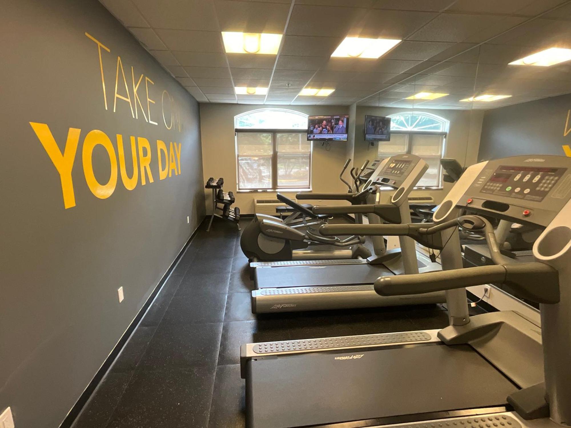 Comfort Inn & Suites Virginia Beach - Norfolk Airport מראה חיצוני תמונה